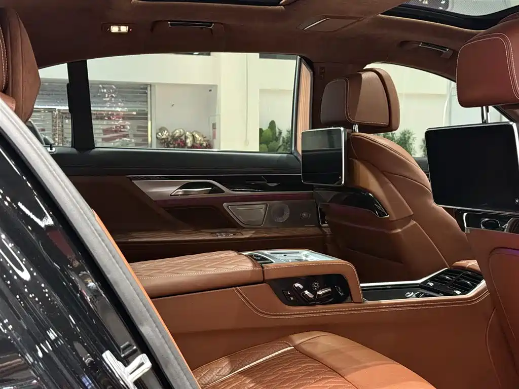 BMW 7 Series 2021 Model 740Li xDrive Executive M Sport Package фото 19