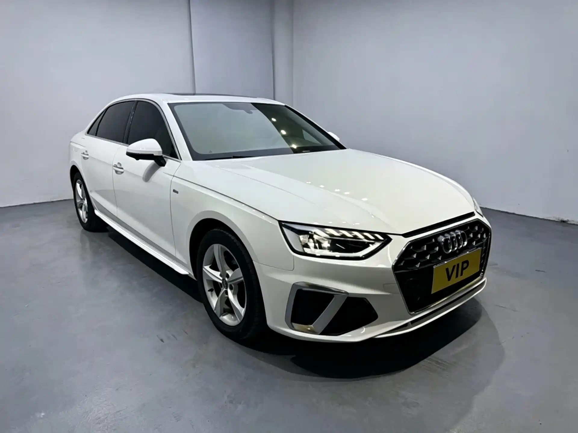 Фото 5 - Audi A4L