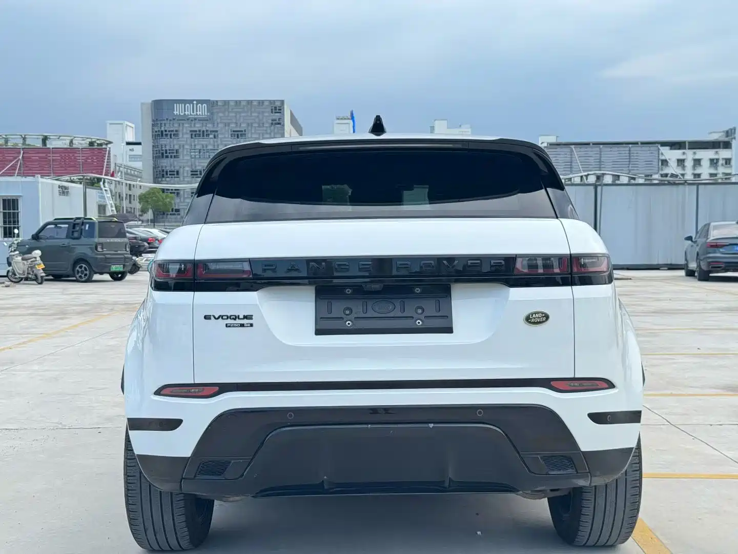 Photo 8 - Land Rover Range Rover Evoque