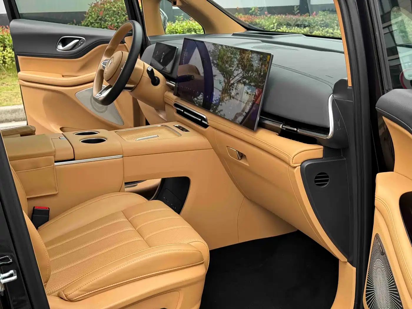 Voyah Auto Voyah Dreamer 2025 PHEV 4WD Kunpeng Premium Edition фото 8