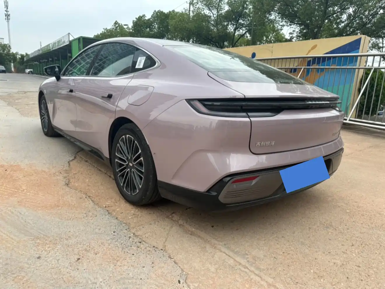 Geely Galaxy Galaxy Xingyao 8 2025 60km EM-i Luxury Edition фото 6