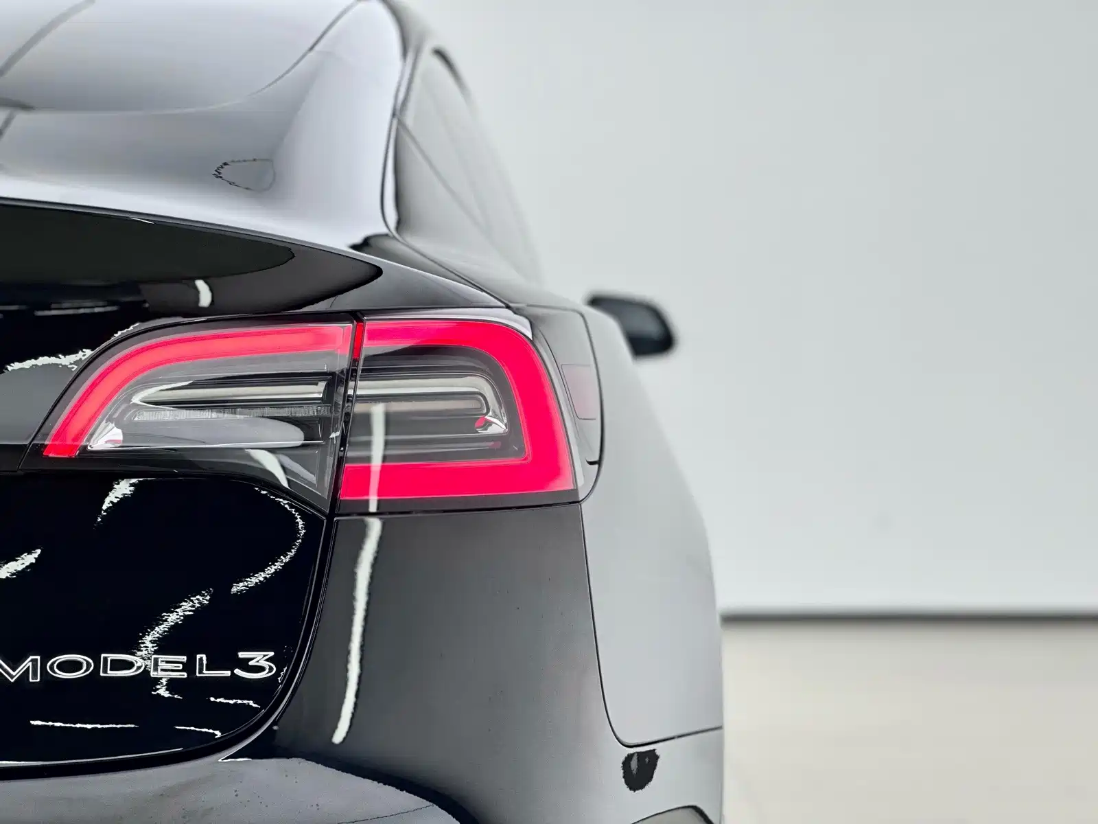 Фото 13 - Tesla Model 3