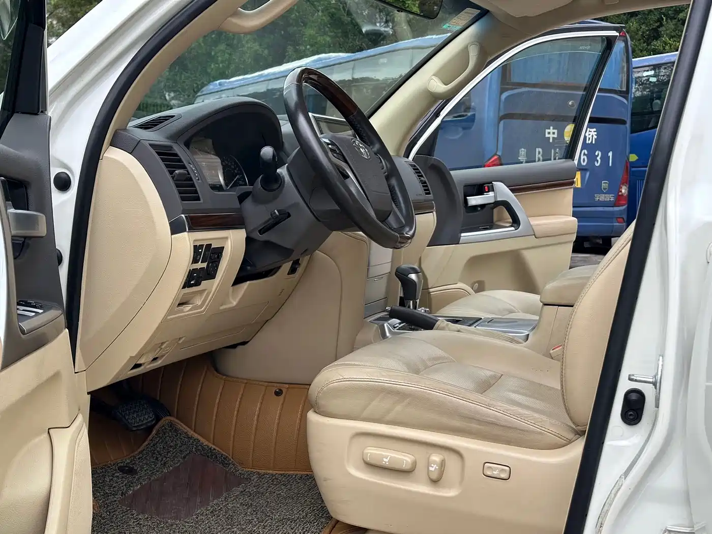 Toyota Land Cruiser (Import) 2017