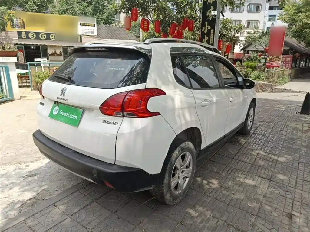 Peugeot 2008 2014 1.6L Manual Trend Edition фото 7