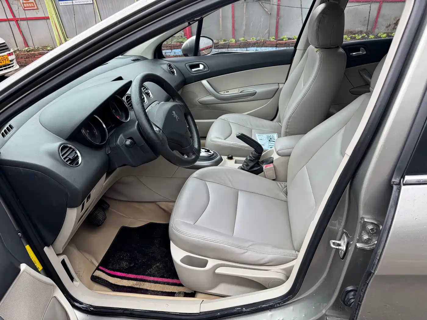 Peugeot 408 2011 2.0L Automatic Comfort Edition фото 9