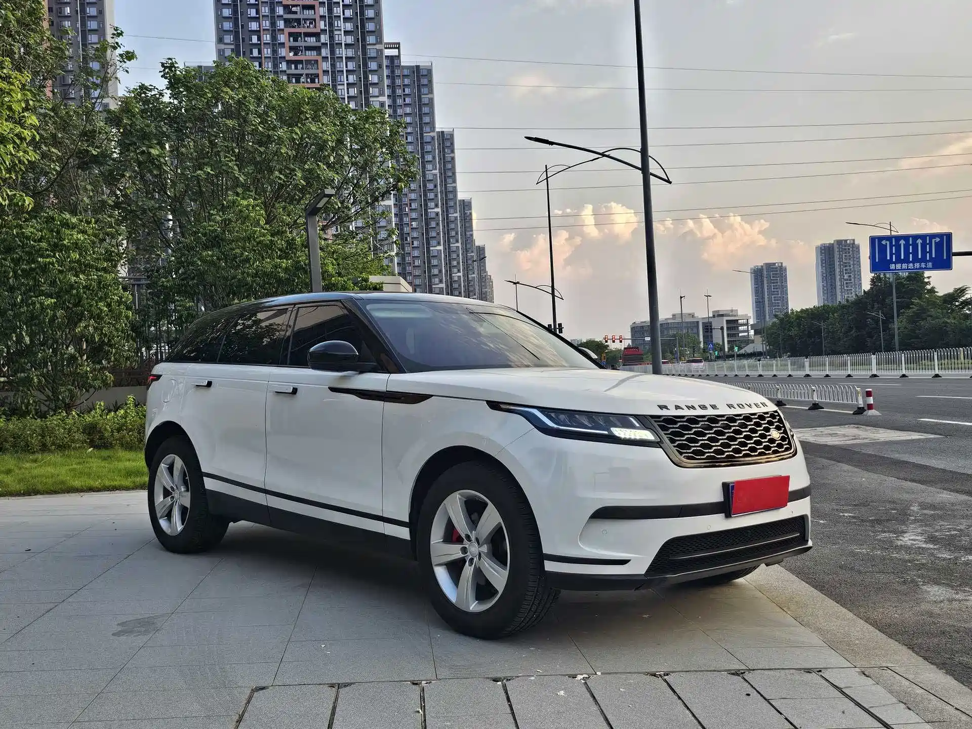 Фото 4 - Land Rover Range Rover Velar