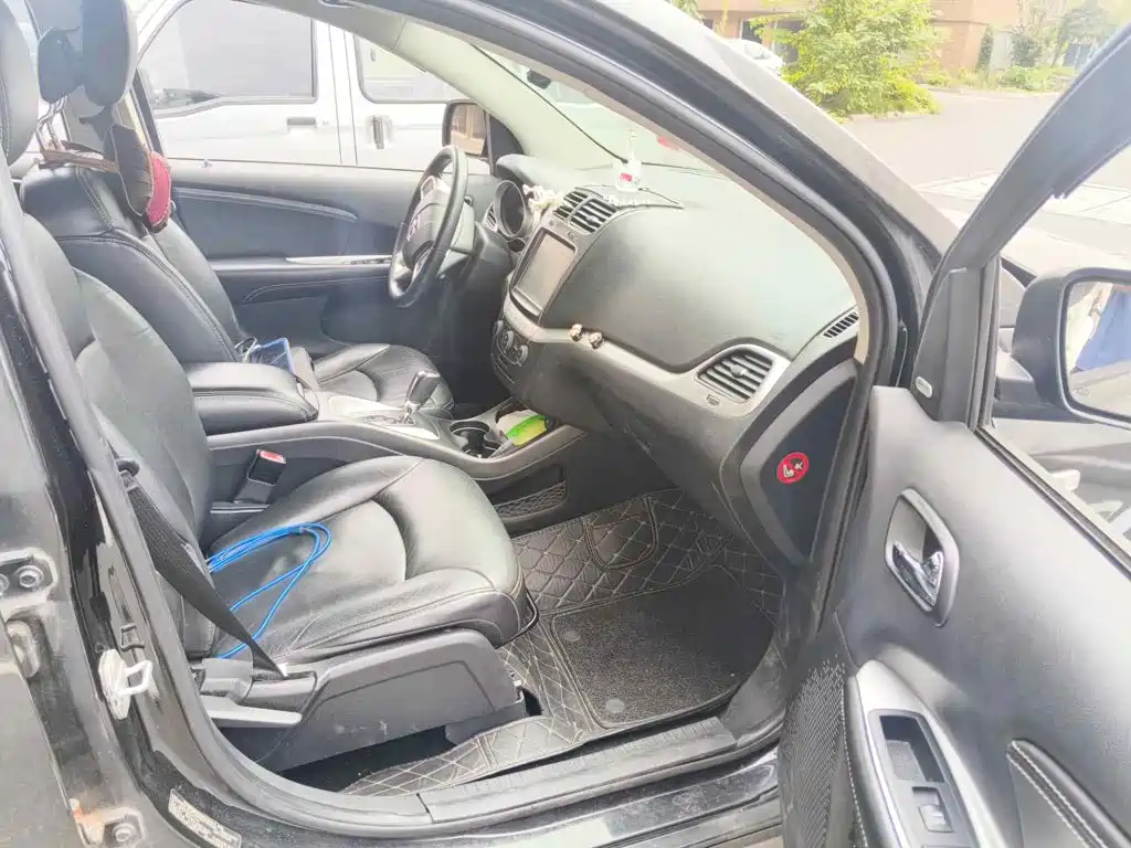 Dodge Journey 2013 2013 Model 2.4L 2WD Premium Edition