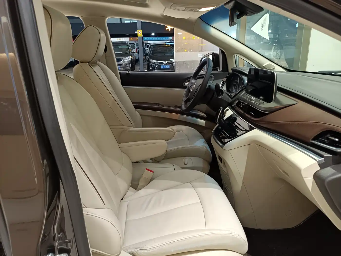 Buick GL8 2020 Model Land Business Class 652T Luxury фото 9