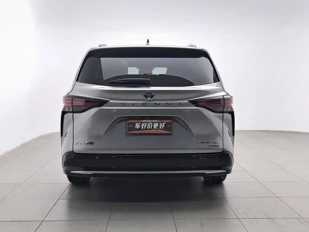 Фото 4 - Toyota Sienna