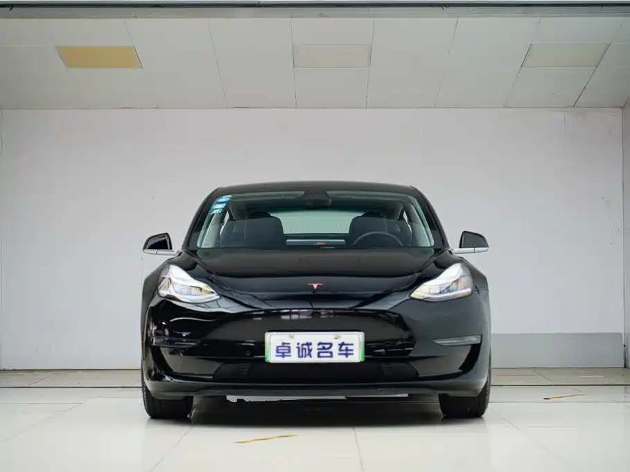 Фото 2 - Tesla Model 3
