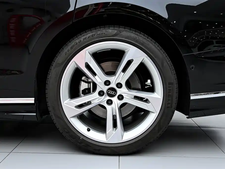 Photo 37 - Audi A8