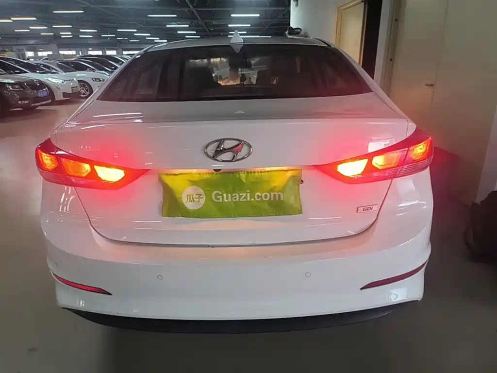 Hyundai Elantra 2018 1.6L Automatic 15th Anniversary Special Edition фото 6