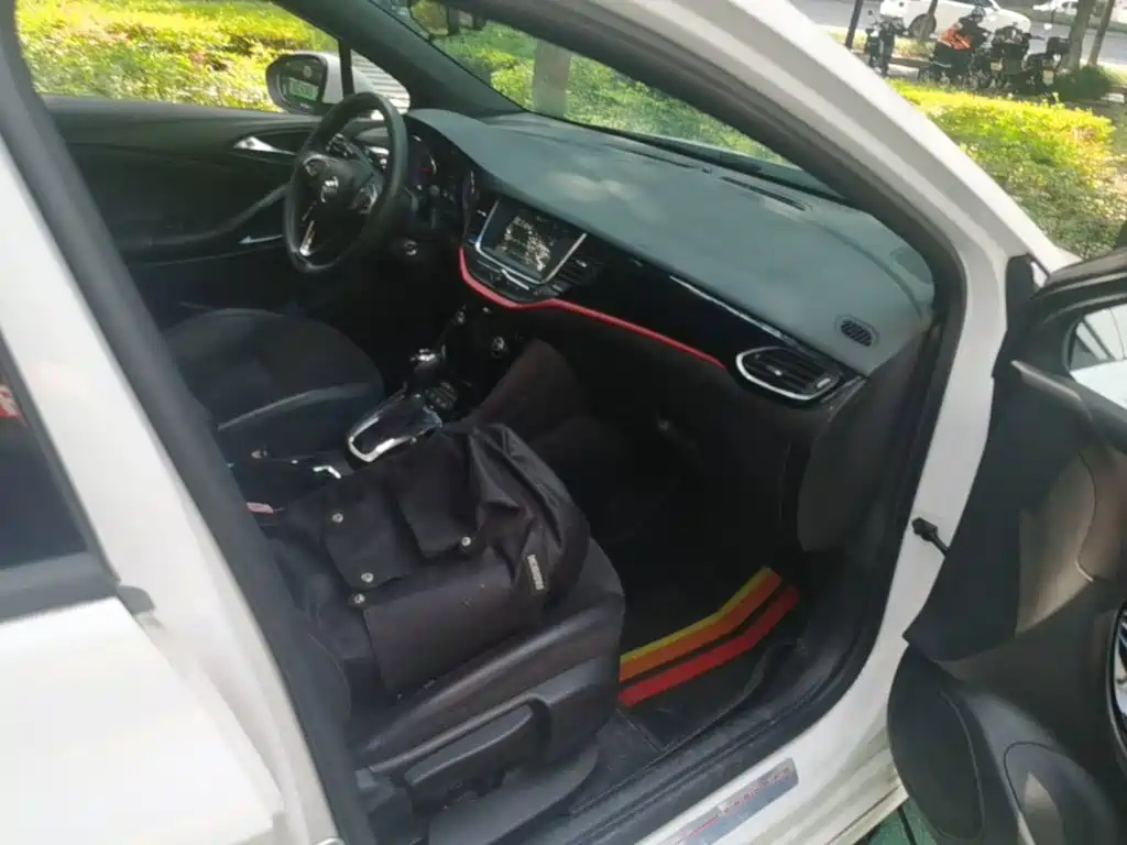 Photo 18 - Buick Verano