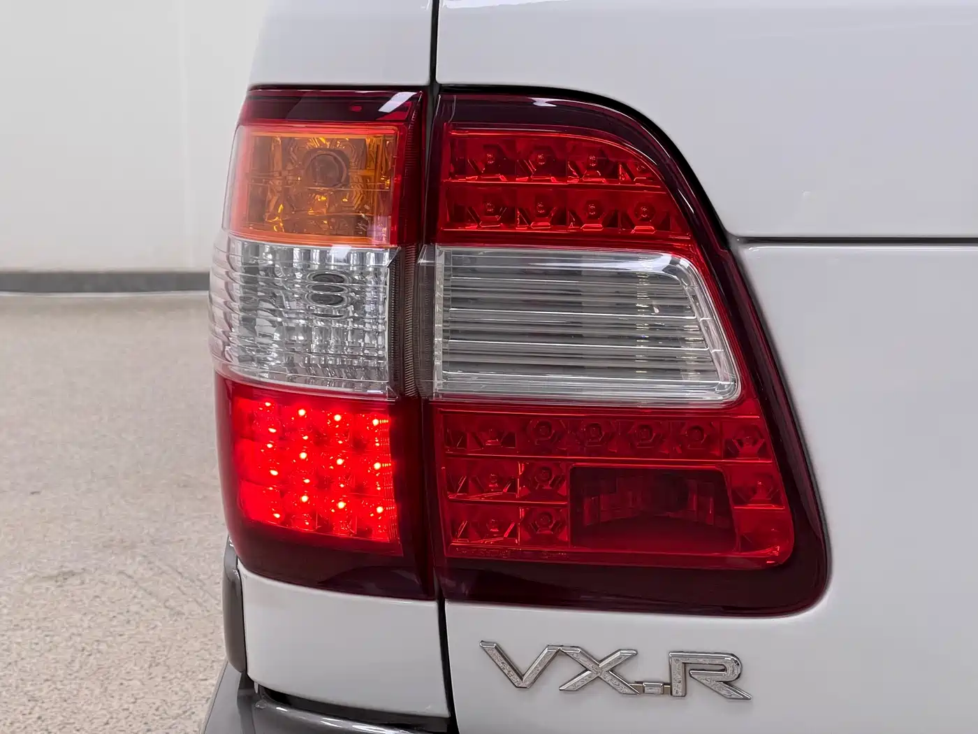 Toyota Land Cruiser 2005 Model 4.7L Automatic VX-R Luxury DVD Edition фото 33