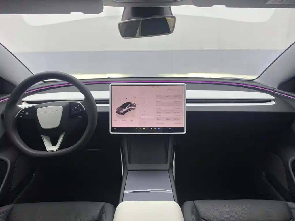 Фото 13 - Tesla Model 3