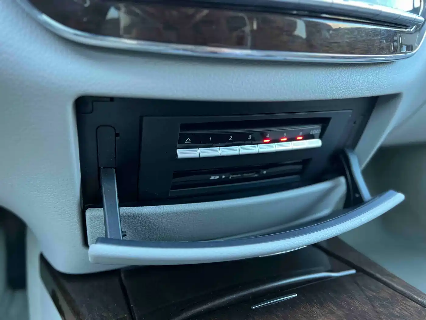 Mercedes-Benz S-Class 2012 S 300 L Luxury Grand Edition фото 17