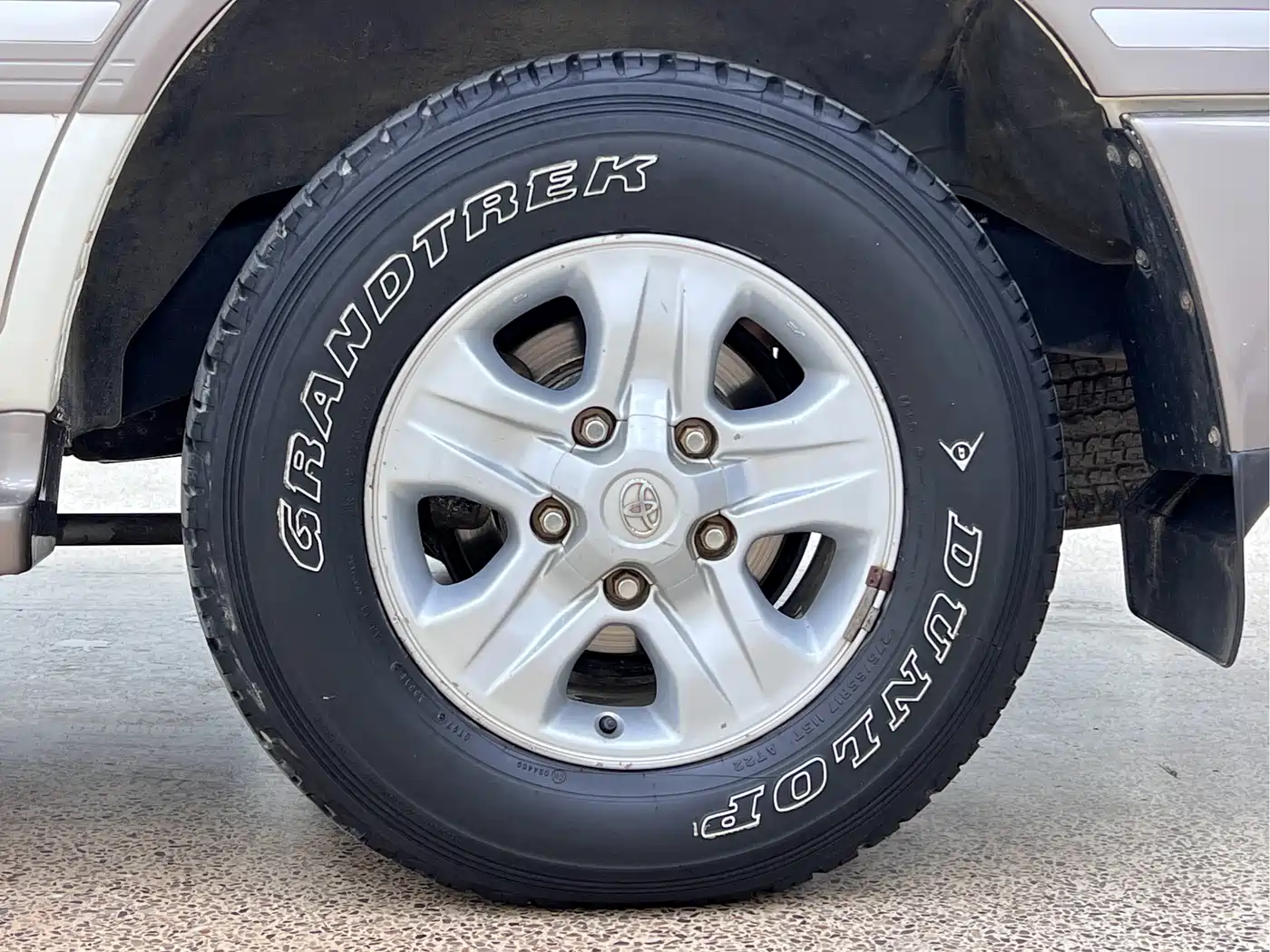 Toyota Land Cruiser 2005 Model 4.7L Automatic VX-R Luxury DVD Edition фото 34