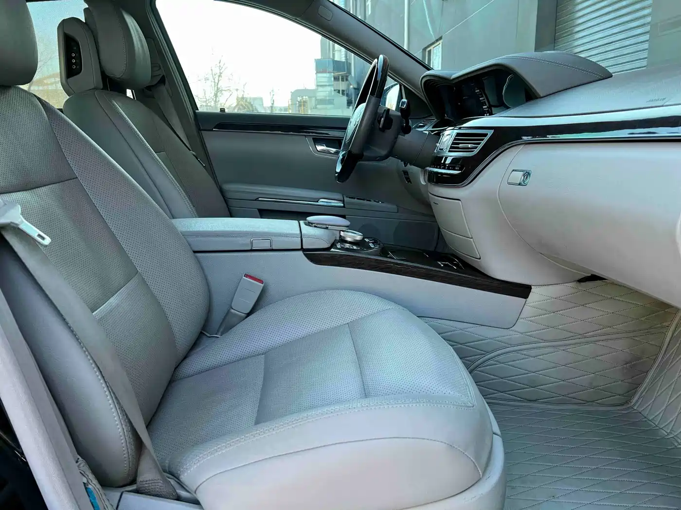 Mercedes-Benz S-Class 2012 S 300 L Luxury Grand Edition фото 23