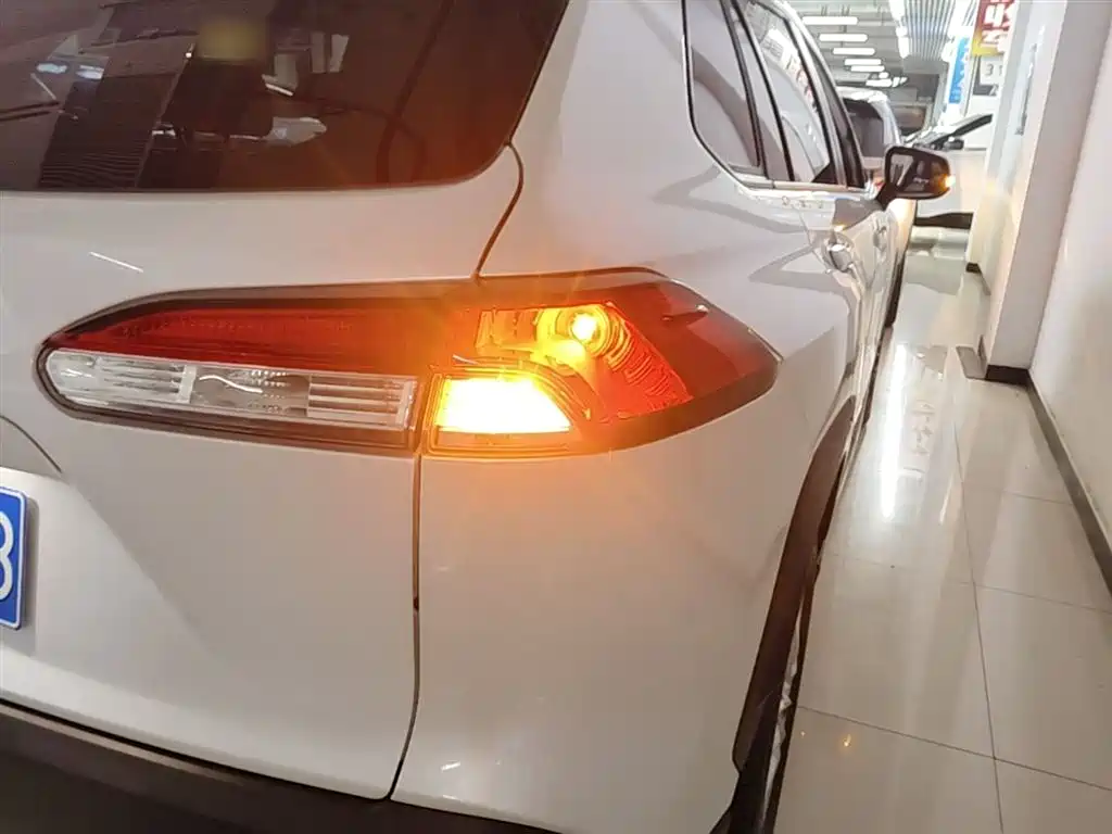 Toyota Corolla Cross 2023 2.0L Elite Edition фото 8