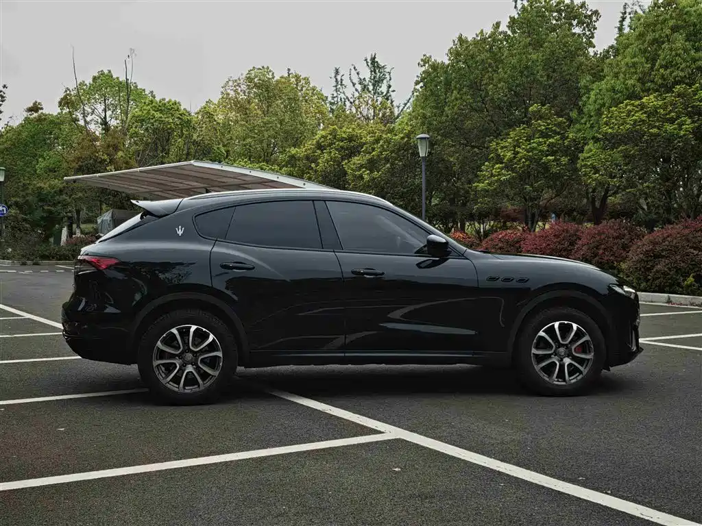 Maserati Levante 2016 3.0T Standard фото 10