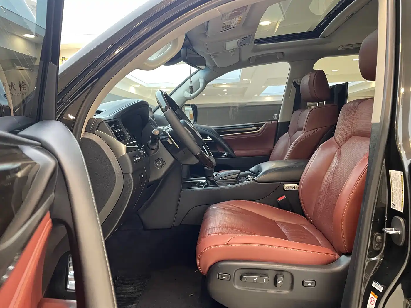 Фото 8 - Lexus LX