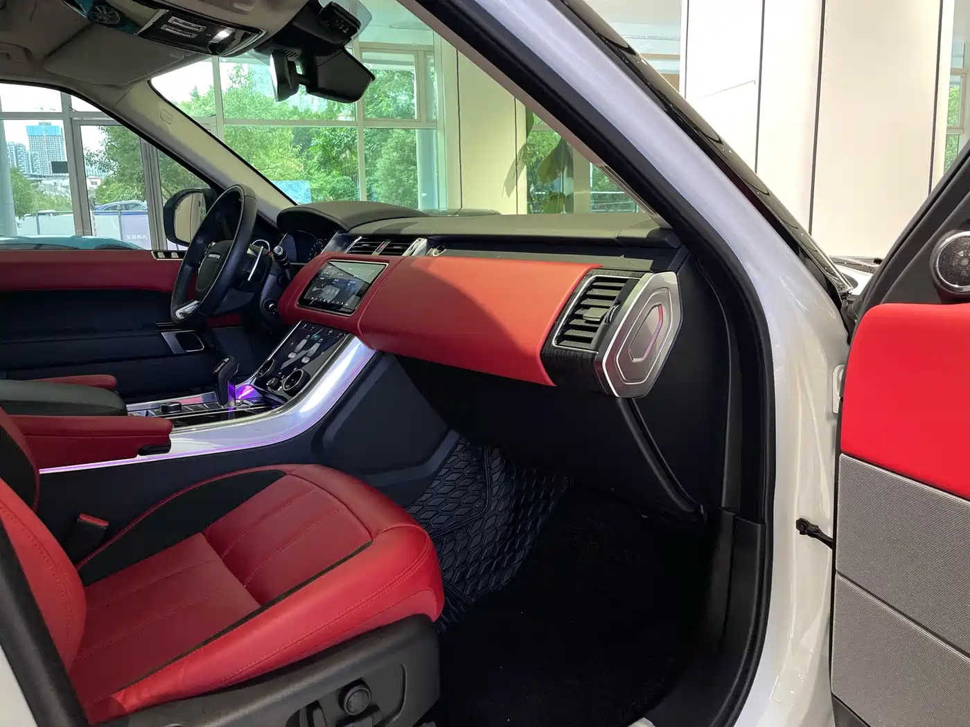 Land Rover Range Rover Sport 2022 3.0 L6 Gloss Black Edition фото 12