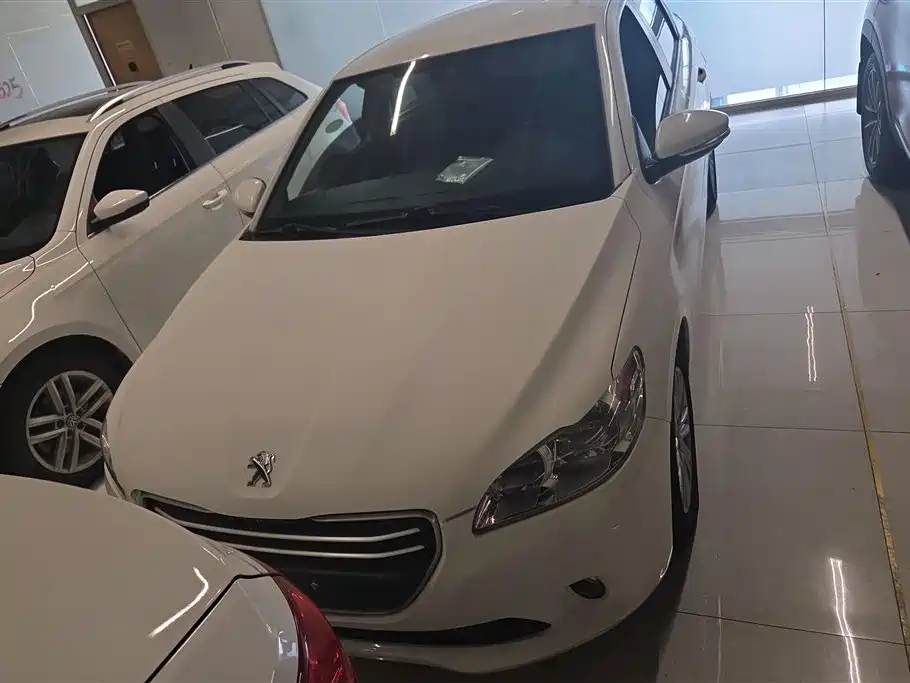 Peugeot 301 2014 1.6L Automatic Comfort Edition фото 2