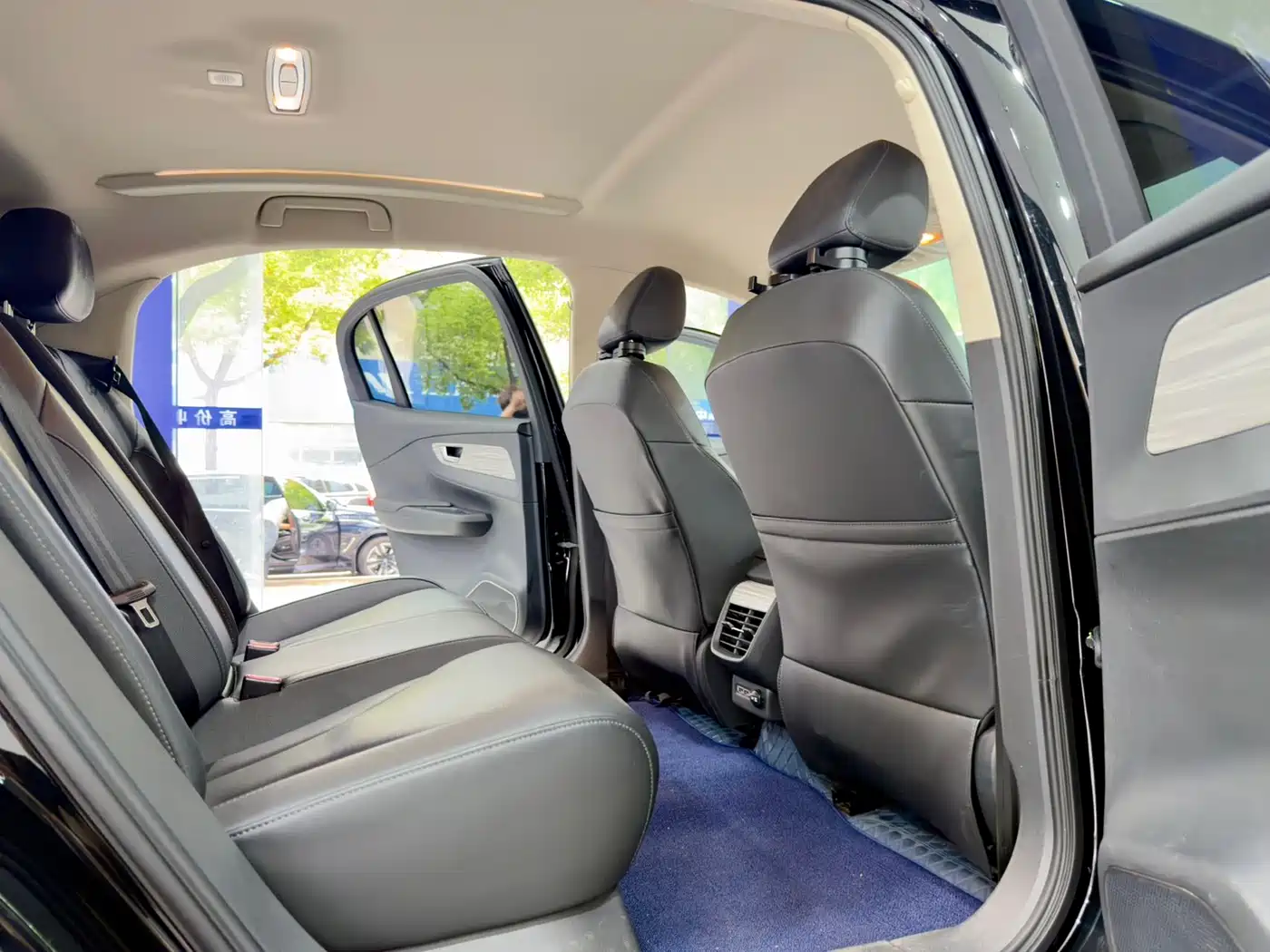 Hongqi E-QM5 2024 560km PLUS фото 15
