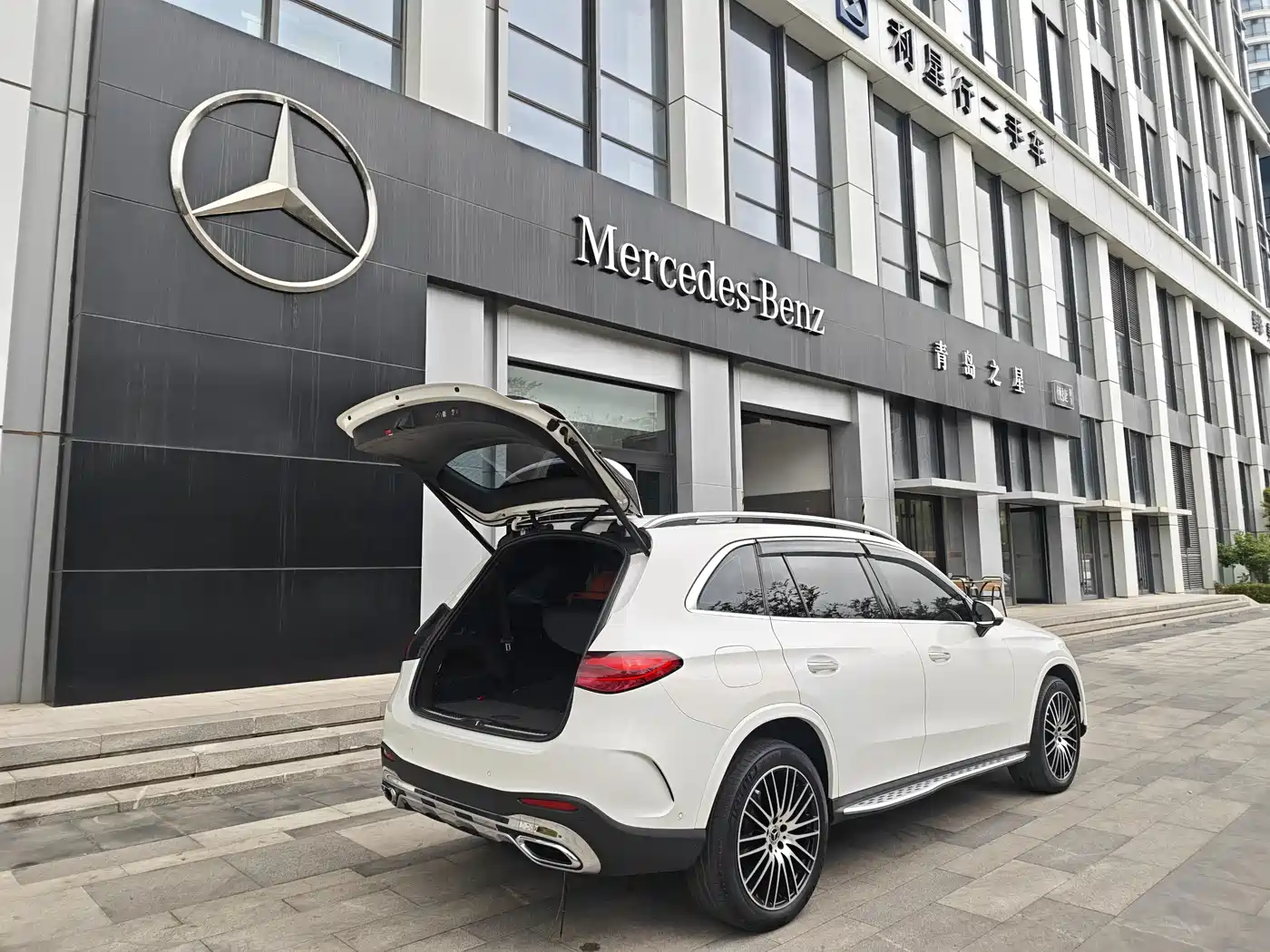 Photo 4 - Mercedes-Benz GLC