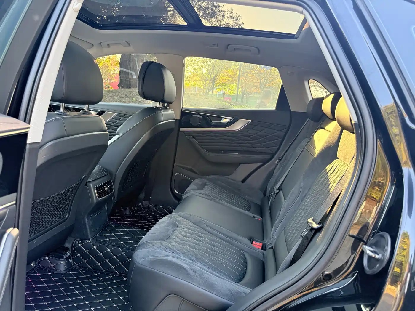 Hongqi HS5 2022 Facelift 2.0T Smart Flag Enjoyment Edition фото 6