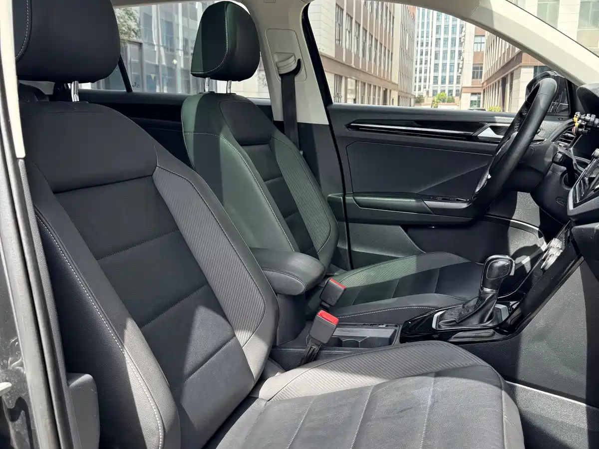 Photo 13 - Volkswagen T-ROC