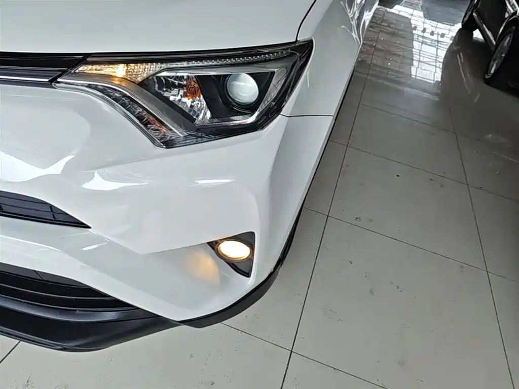 Toyota RAV4 Rongfang 2016 2.0L CVT 2WD Urban (China V) фото 24