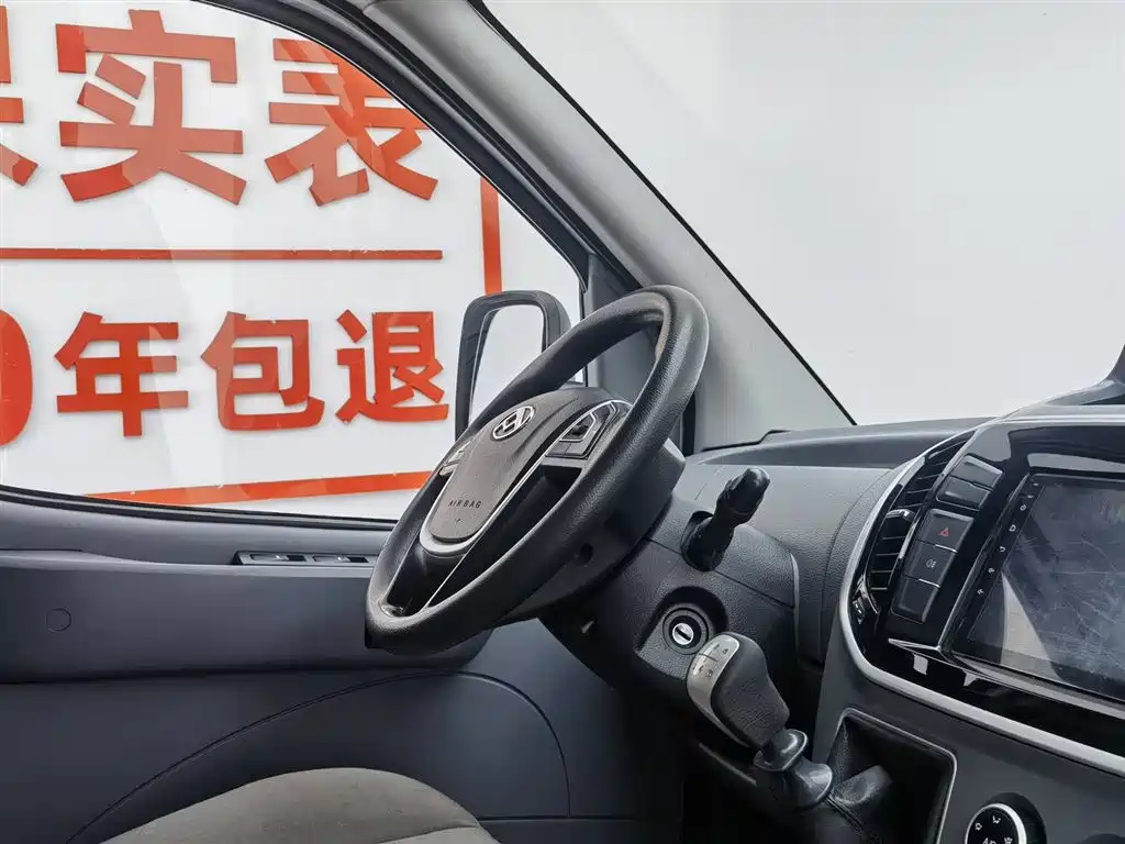 SAIC Maxus Xintu V80 2020 2.5T Manual Classic City Delivery King Short Wheelbase Medium Roof 2/3-seater фото 22