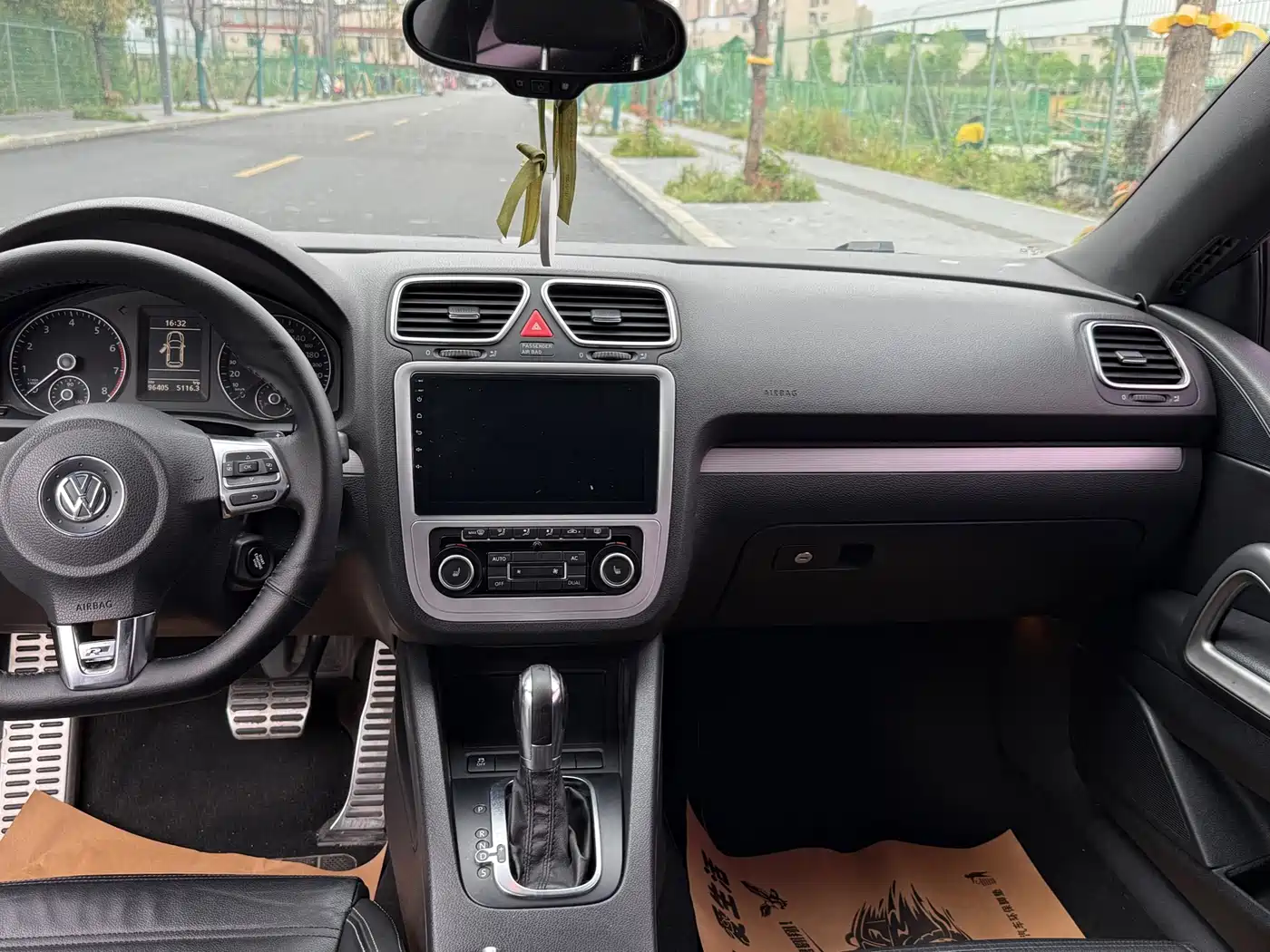 Volkswagen Scirocco 2011 2.0TSI R-Line фото 12