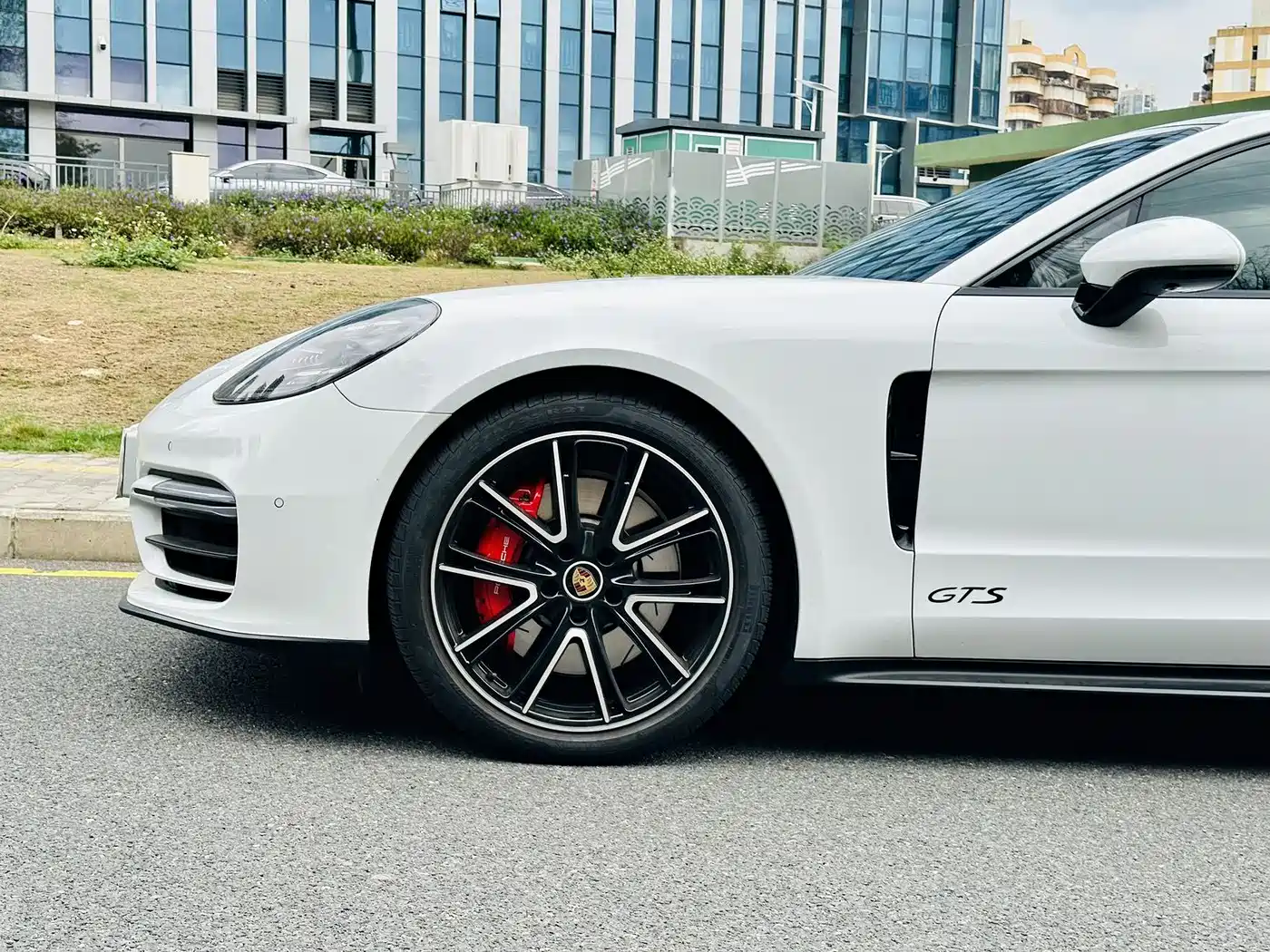 Porsche Panamera 2023 Panamera GTS 4.0T фото 9