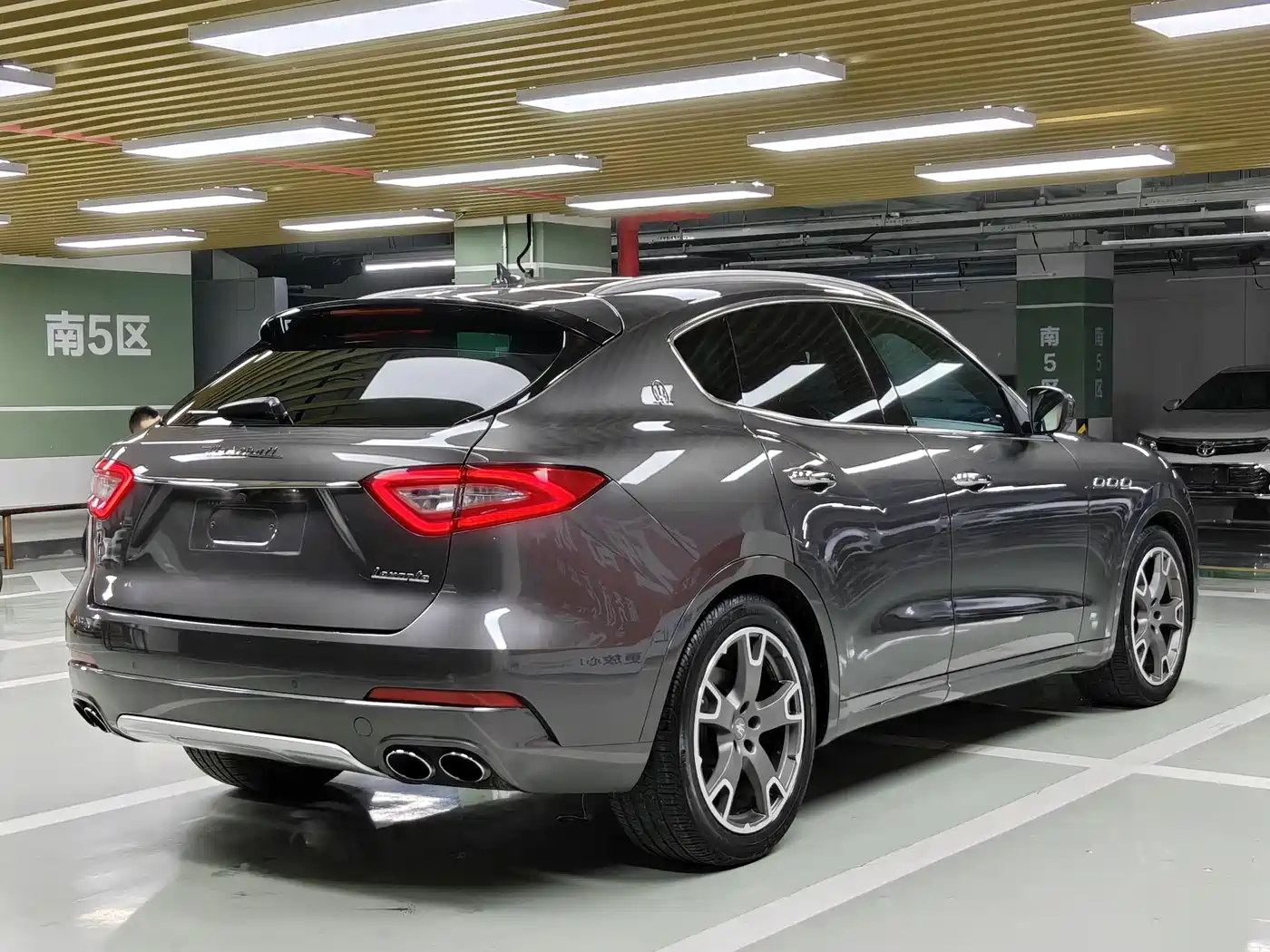 Maserati Levante 2018 3.0T Classic Edition фото 6