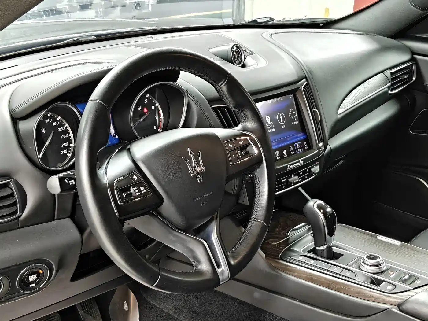 Maserati Levante 2018 3.0T Classic Edition фото 9