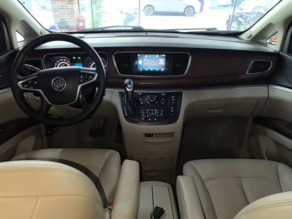 Фото 10 - Buick GL8