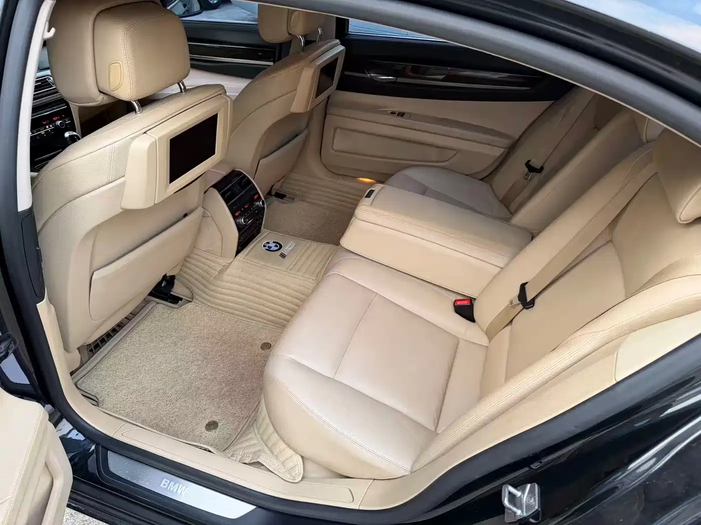 BMW 7 Series 2011 740Li Steinway Limited Edition фото 14