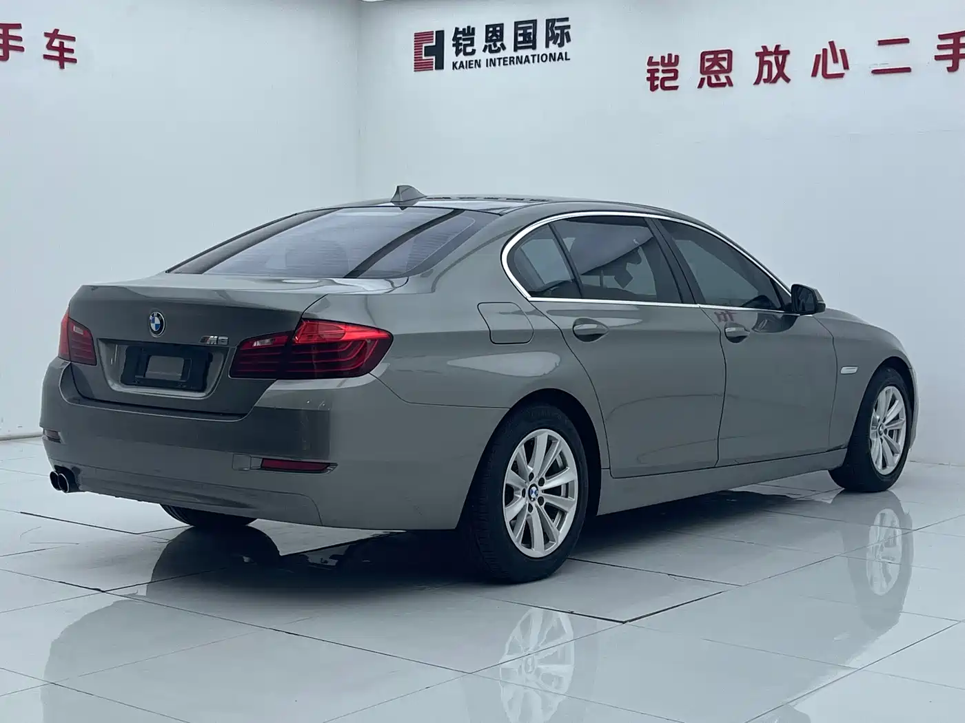 BMW 5 Series 2017 520Li Classic Edition фото 16