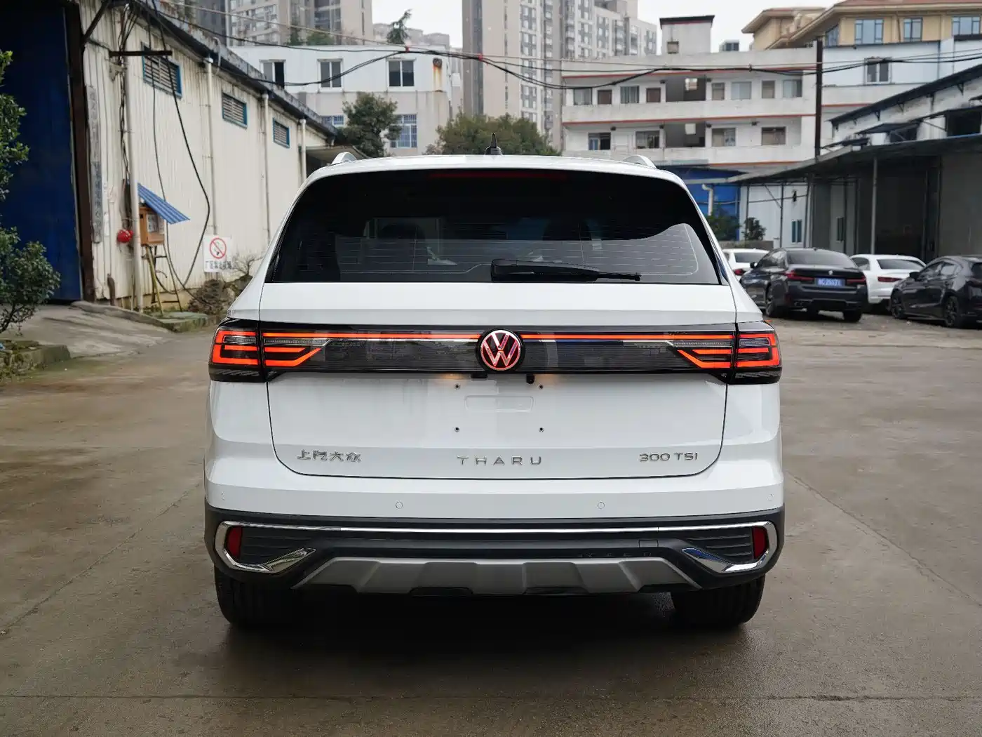 Volkswagen Tharu 2024 300TSI 2WD Full Moon Edition фото 8