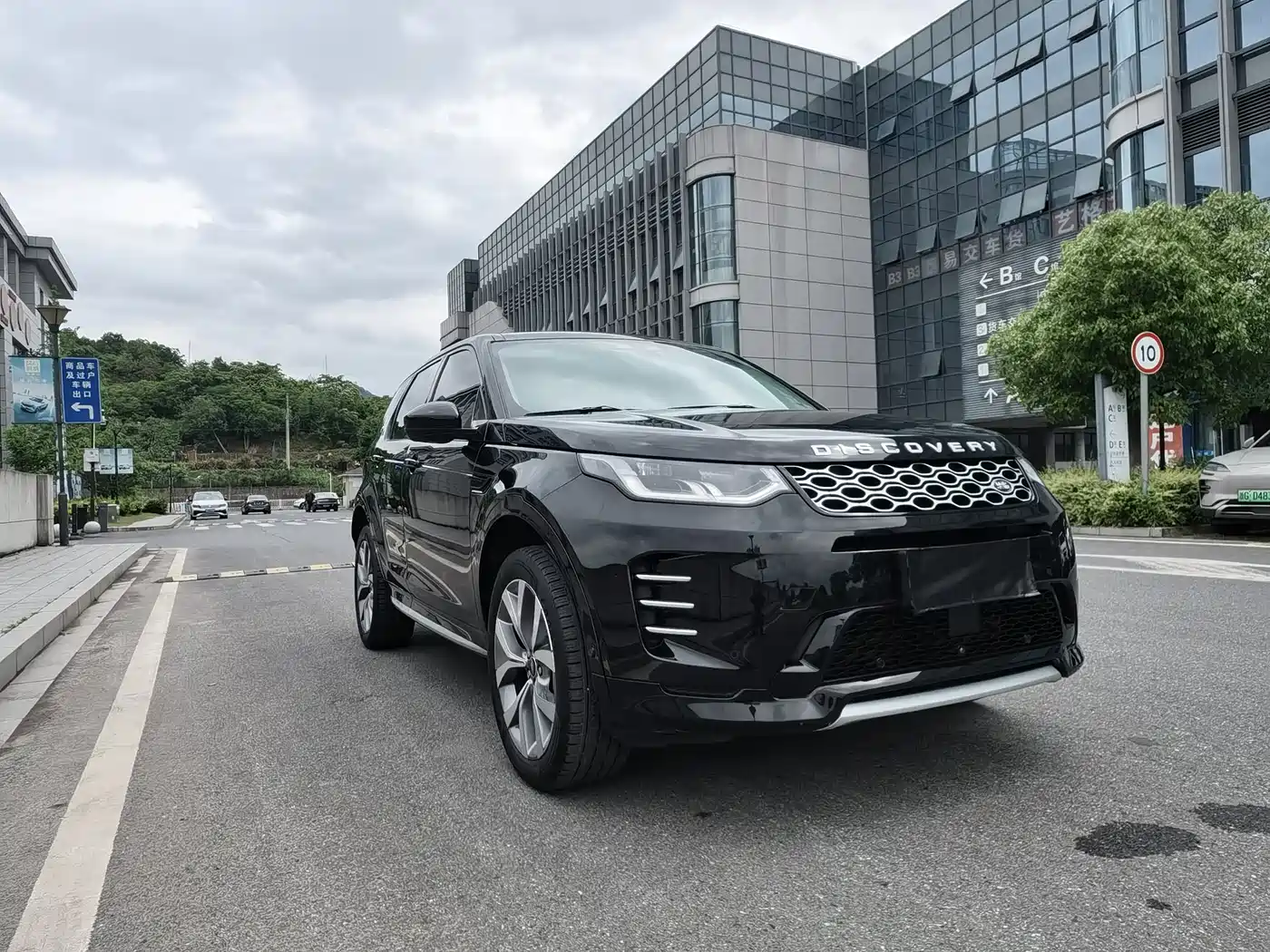 Land Rover Discovery Sport 2024 Luxury Custom Edition фото 7