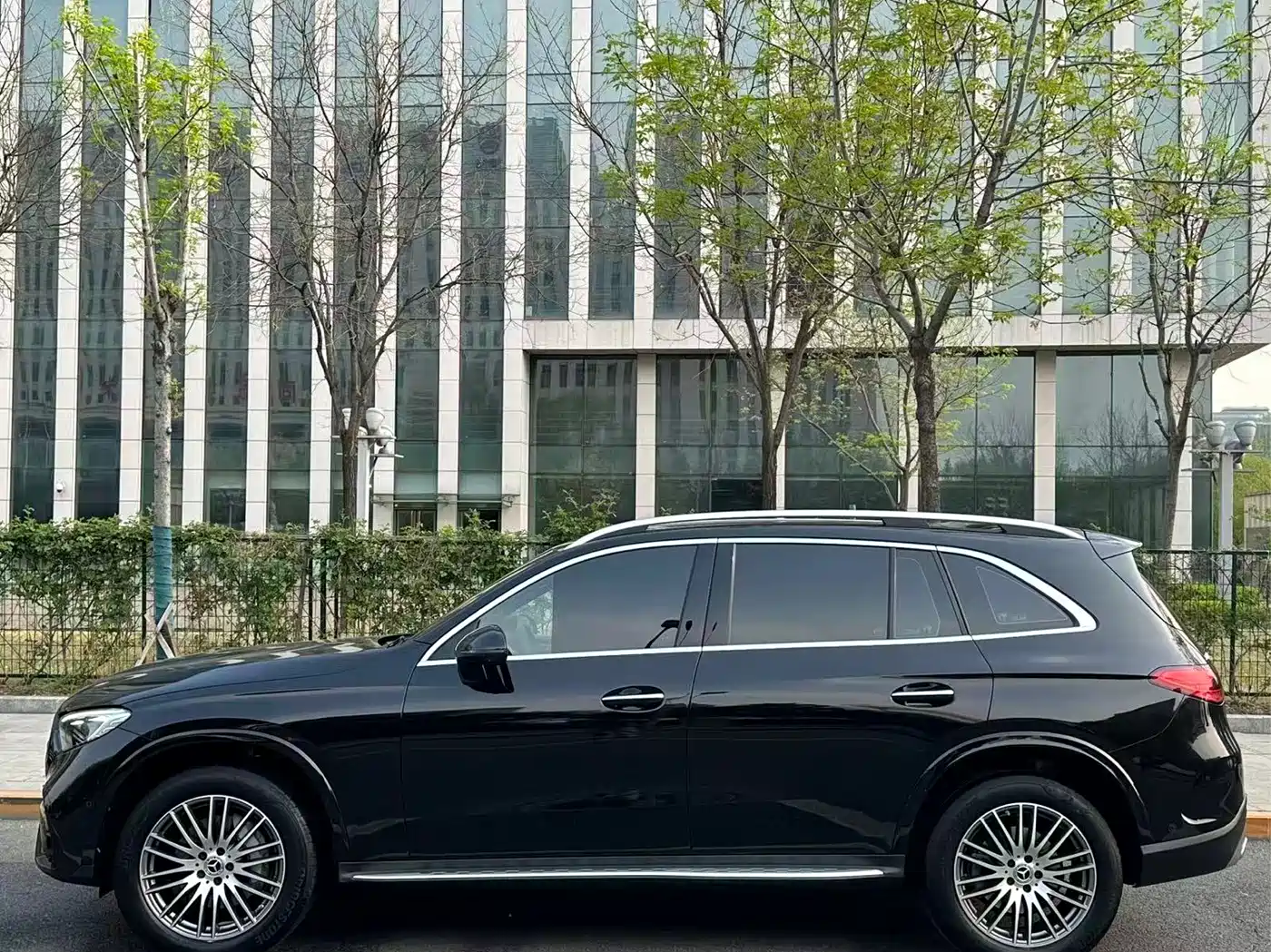 Mercedes-Benz GLC 2023 Facelift GLC 300 L 4MATIC Sport 7-Seater фото 7