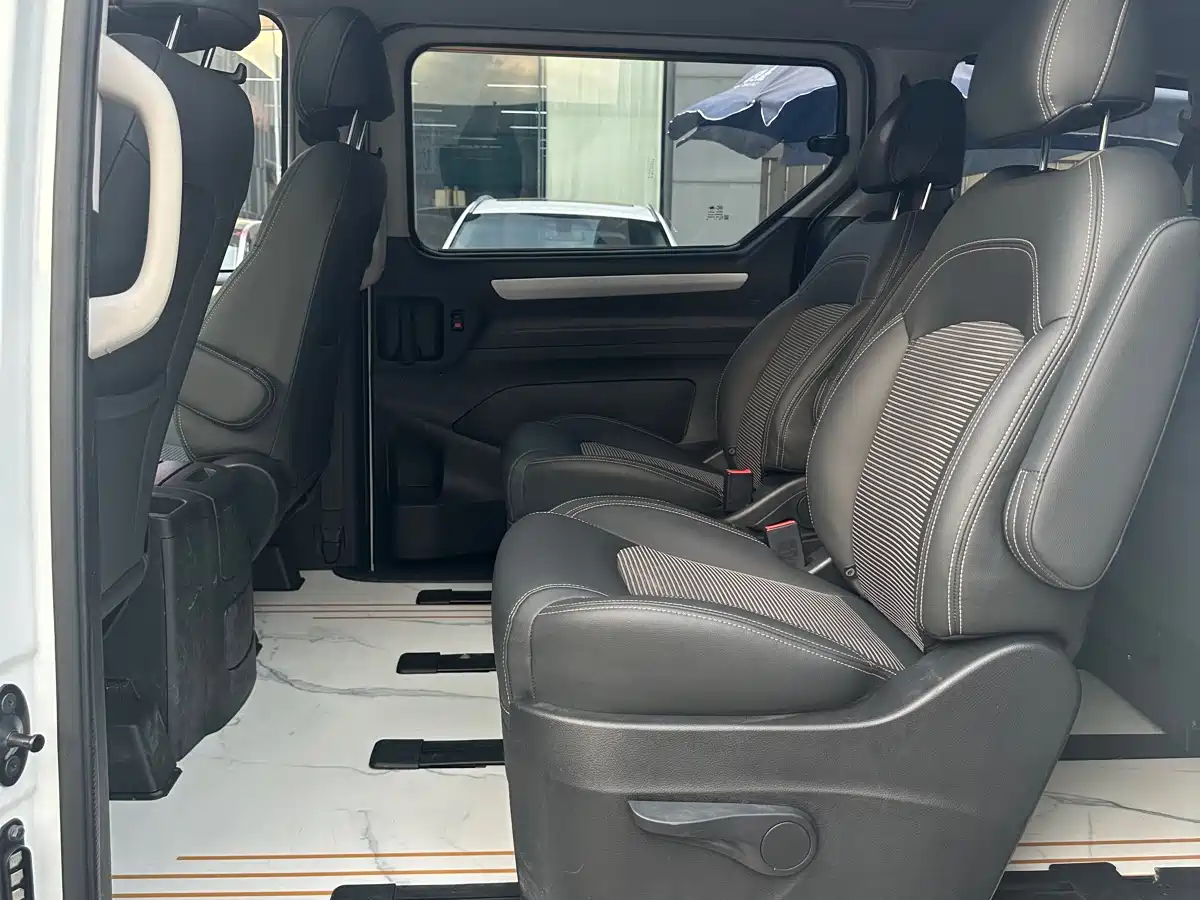 SAIC Maxus Maxus G10 2016 2.0T Automatic Executive Edition фото 9