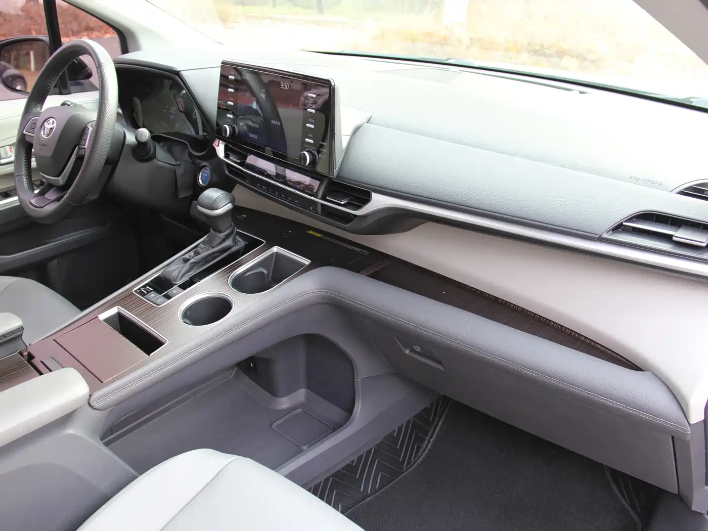 Toyota Sienna 2021 2.5L Hybrid Platinum Edition фото 14