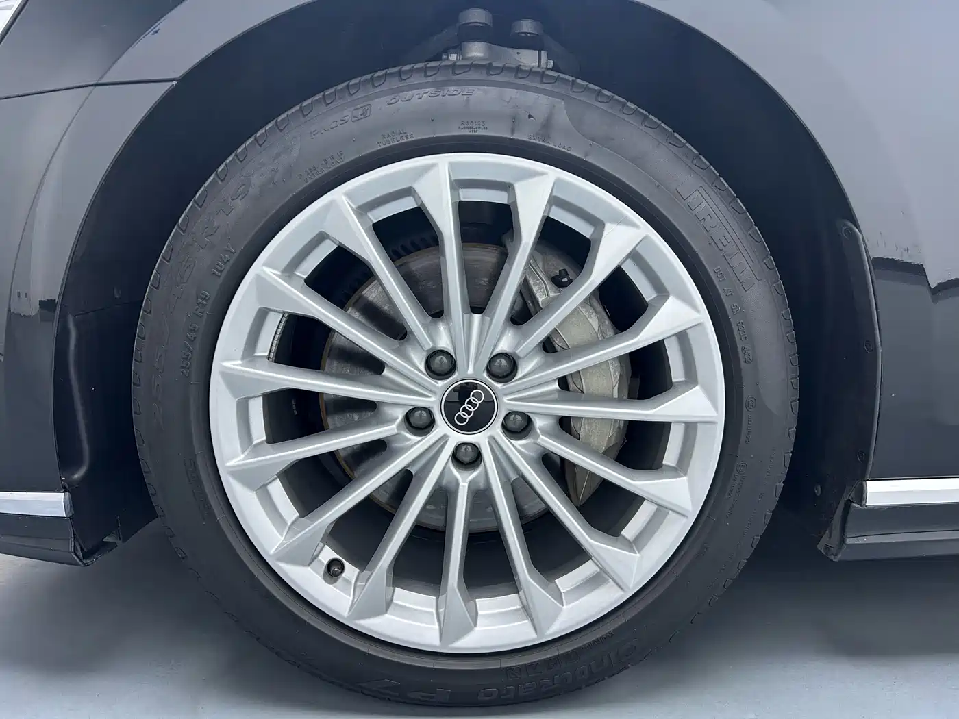 Audi A8 2023 A8L 45 TFSI quattro Luxury фото 17