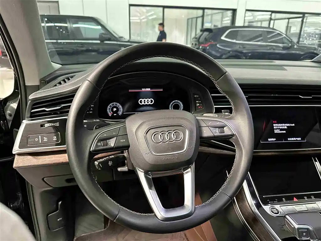 Audi Q7 2024 45 TFSI quattro S line Black Warrior фото 16