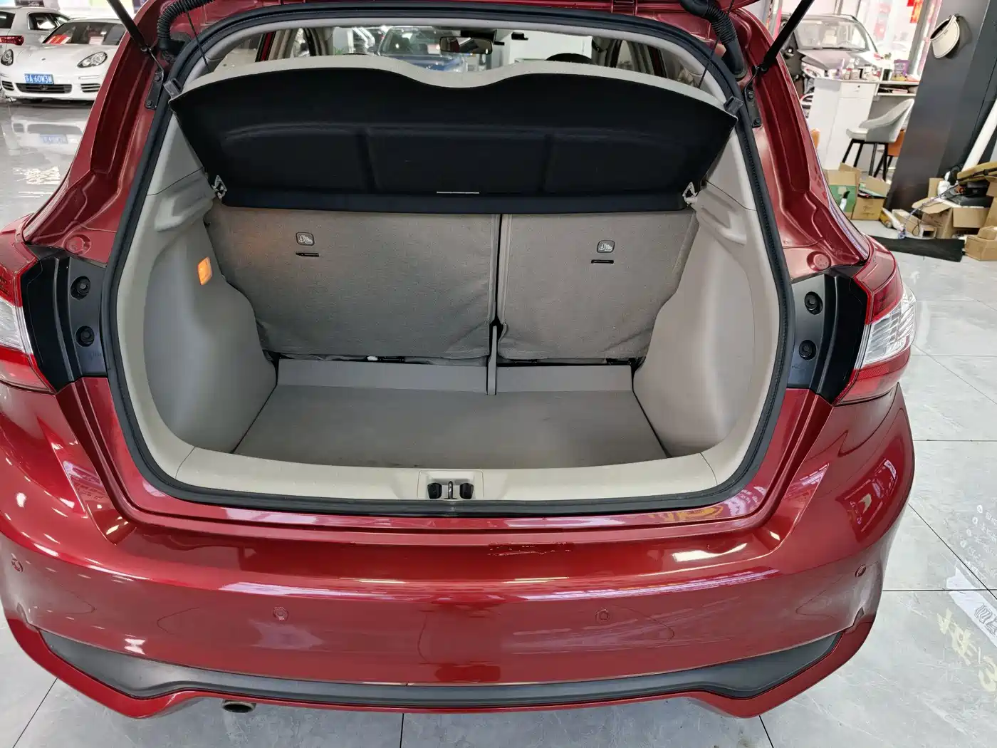 Photo 10 - Nissan Tiida