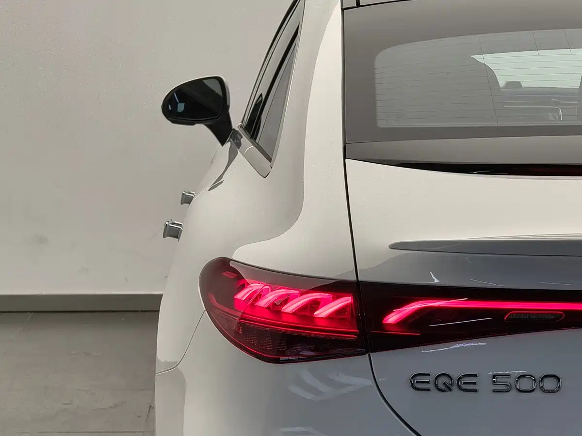 Mercedes-Benz EQE 2025 Model 500 4MATIC Luxury Edition фото 19