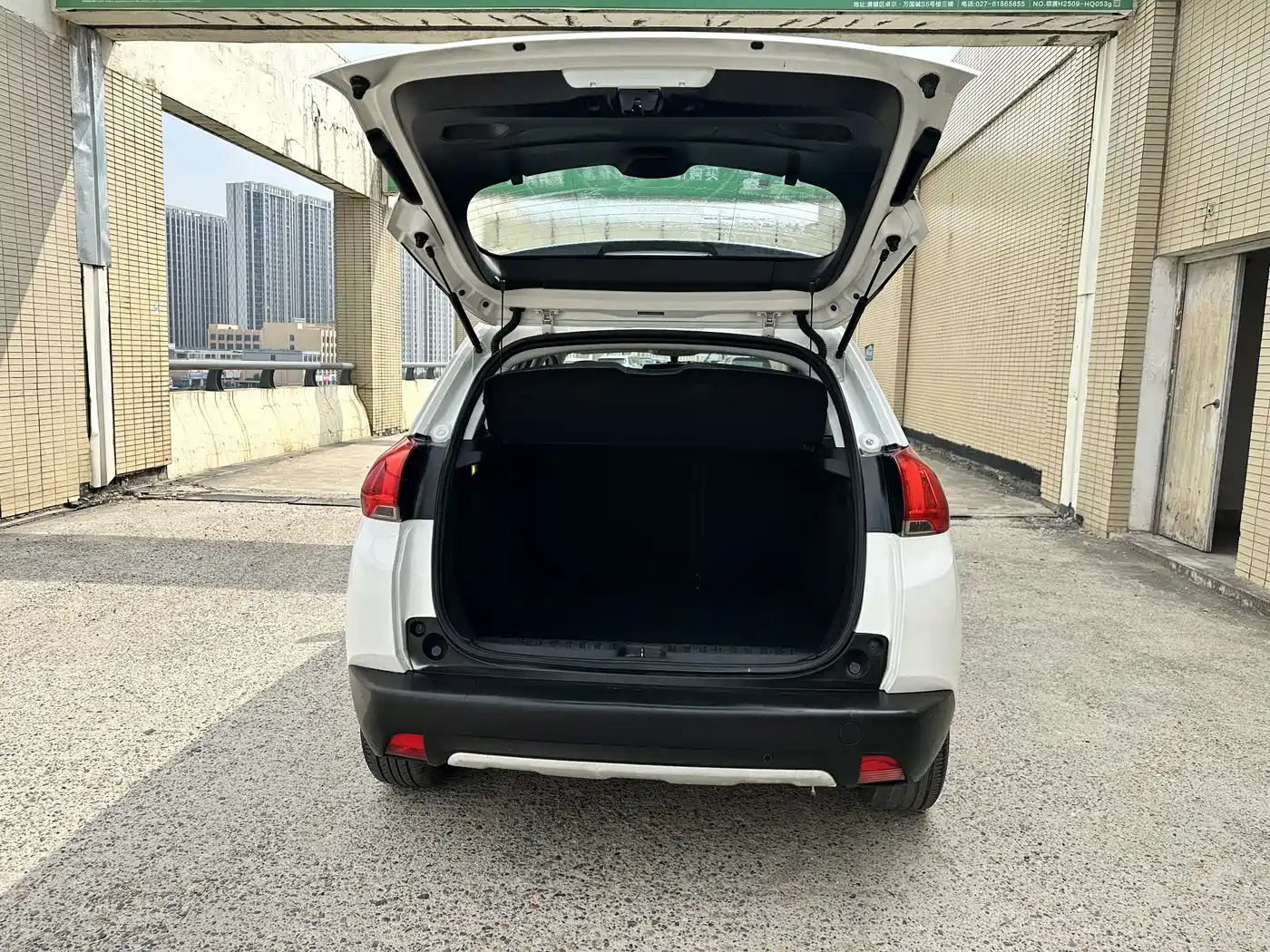 Peugeot 2008 2014 1.6L Automatic Excellence Edition фото 16